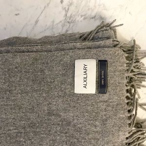 Aritzia Alxiliary 100% Wool Blanket Scarf / Shawl